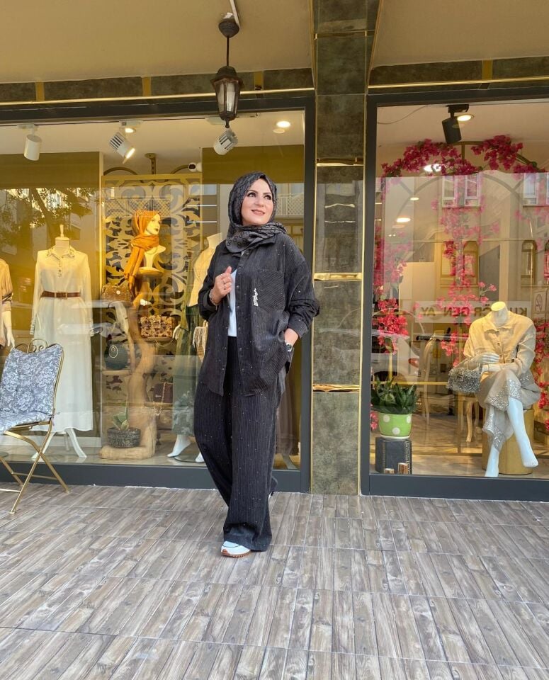 TEK CEPLİ VE İŞLEMELİ QUEEN GÖMLEK