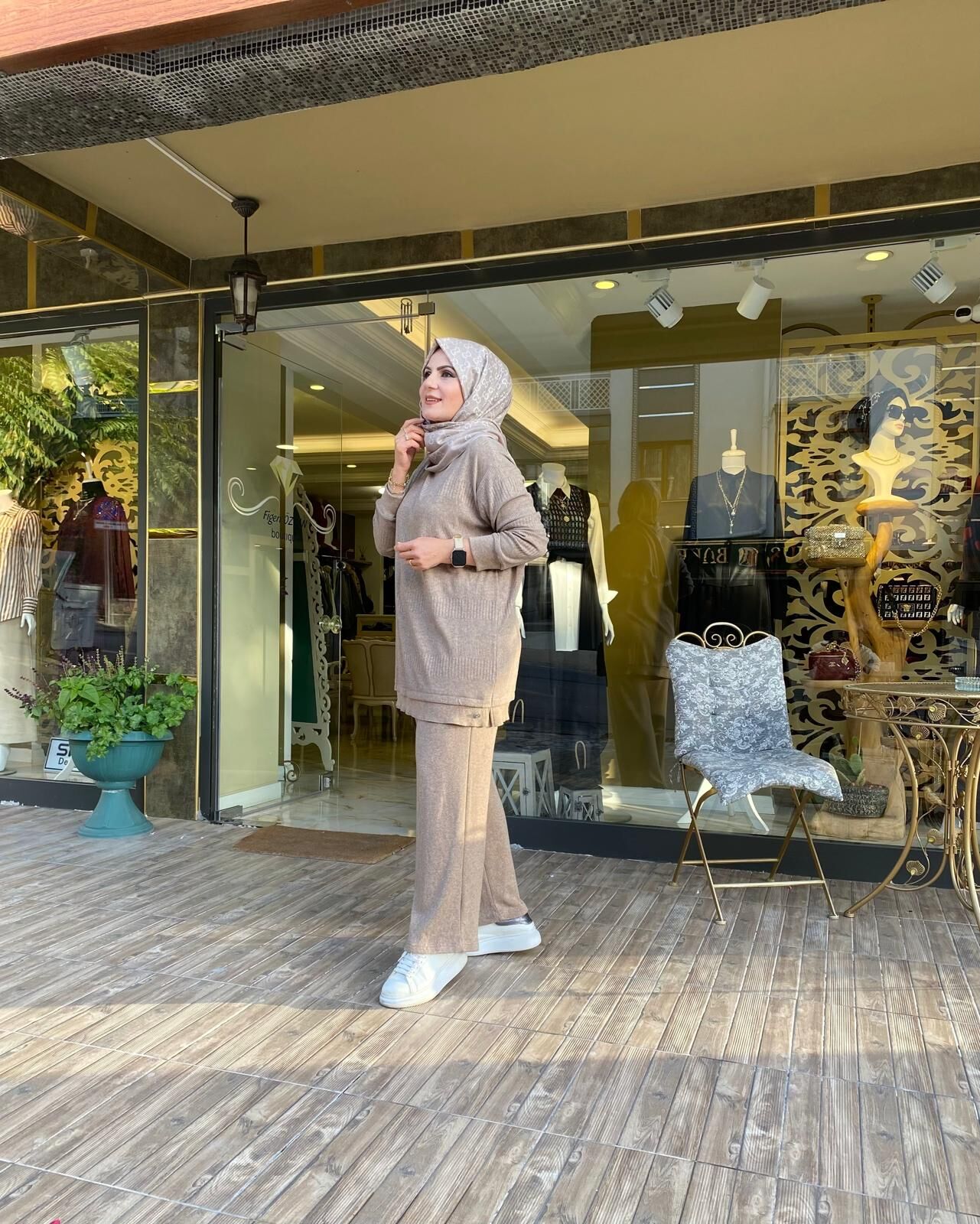 YÜN İŞLEMELİ PANTOLONLU TAKIM