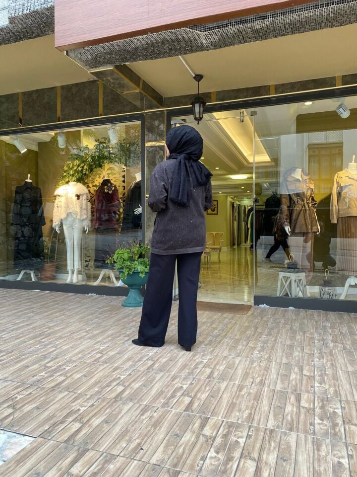 CEREMONY QUEEN CEKET