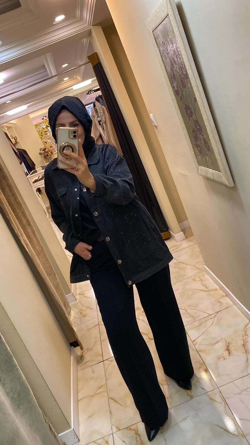 CEREMONY QUEEN CEKET