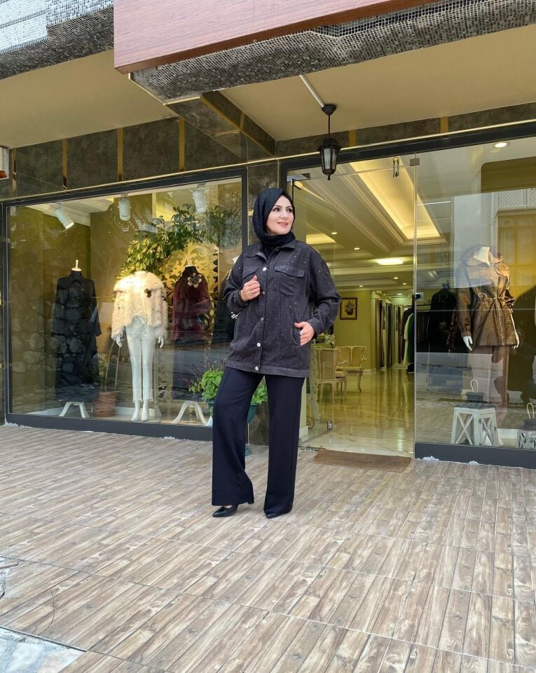 CEREMONY QUEEN CEKET