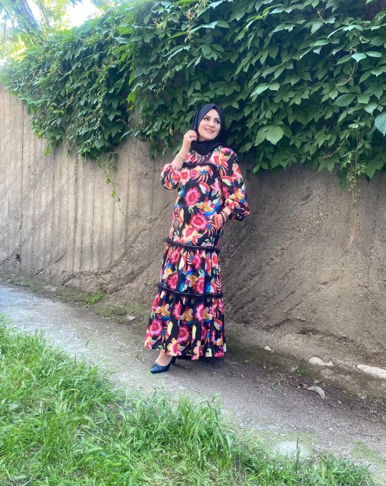 Straıght lıne flower desen elbise