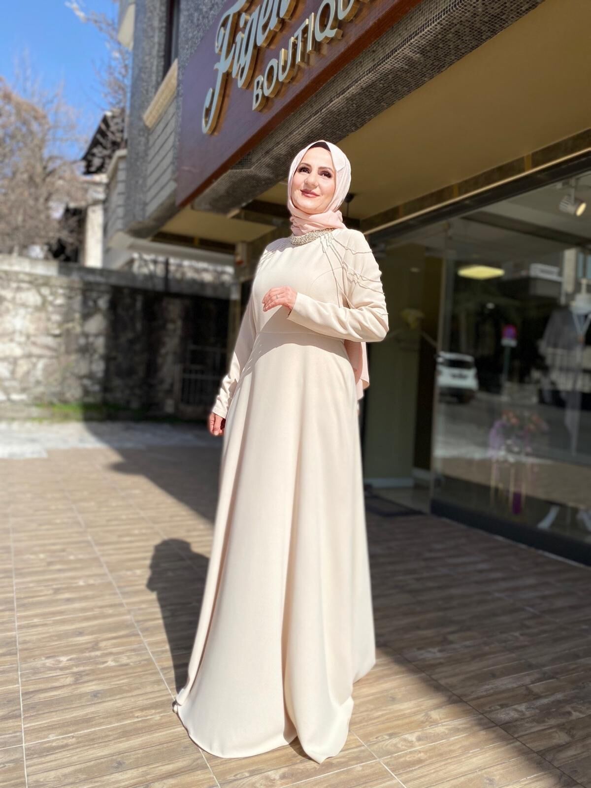 OMUZLARI ZİNCİR TAŞLI ABİYE