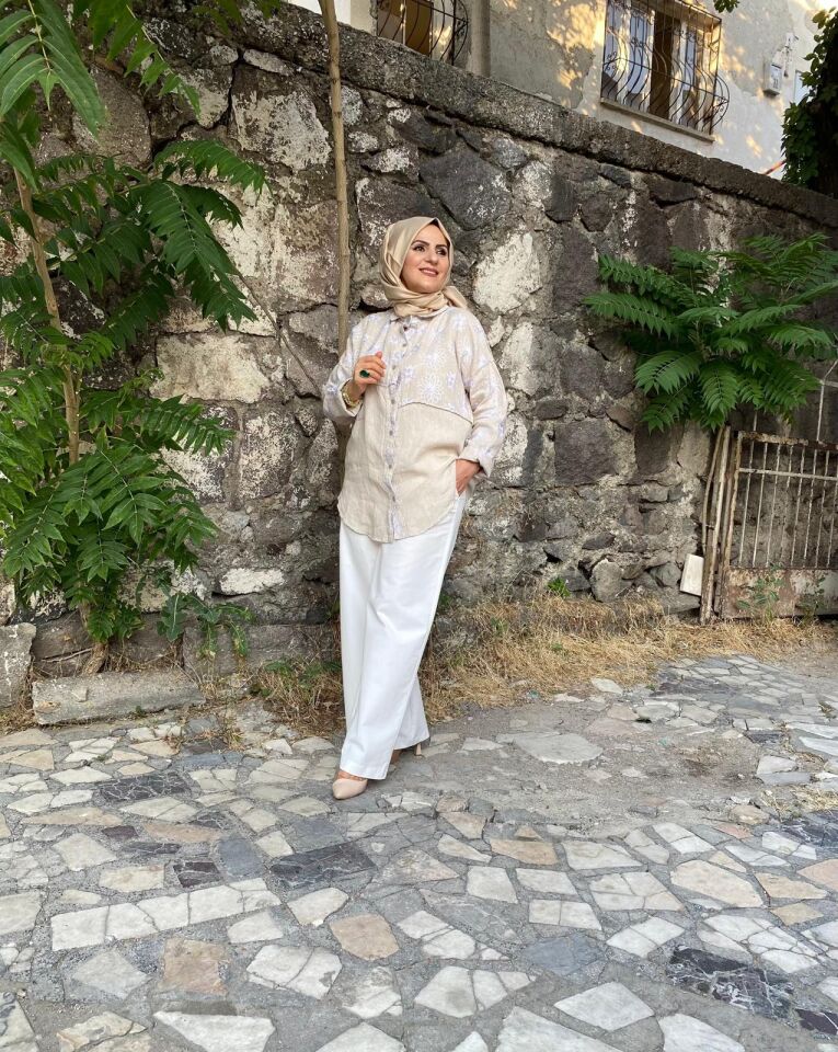 İŞLEMELİ GÖMLEK