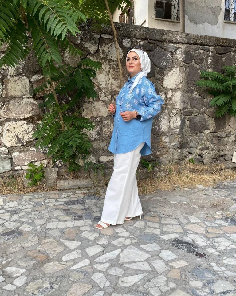 İŞLEMELİ GÖMLEK